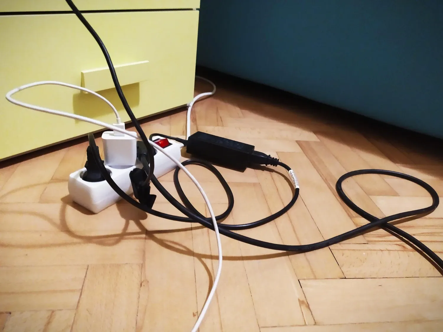 Organize seus cabos de forma organizada Lifehacks